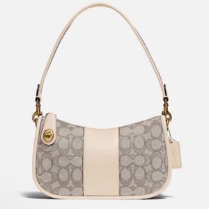 Coach Swinger Bag in Signature Jacquard
